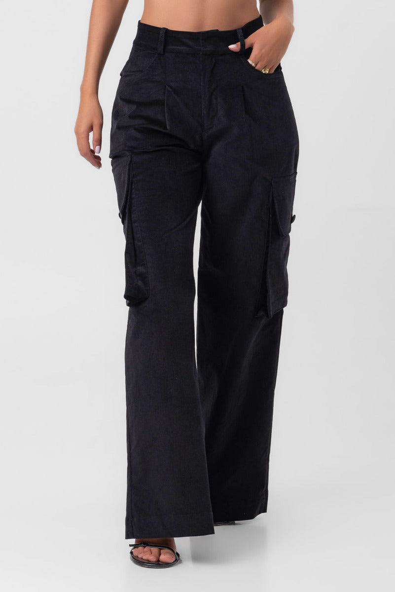 Calça Veludo Cargo Preto Pequiá