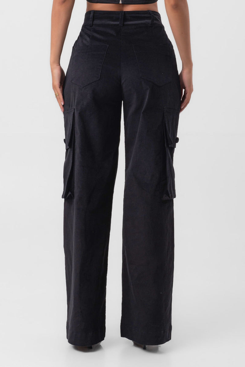 Calça Veludo Cargo Preto Pequiá